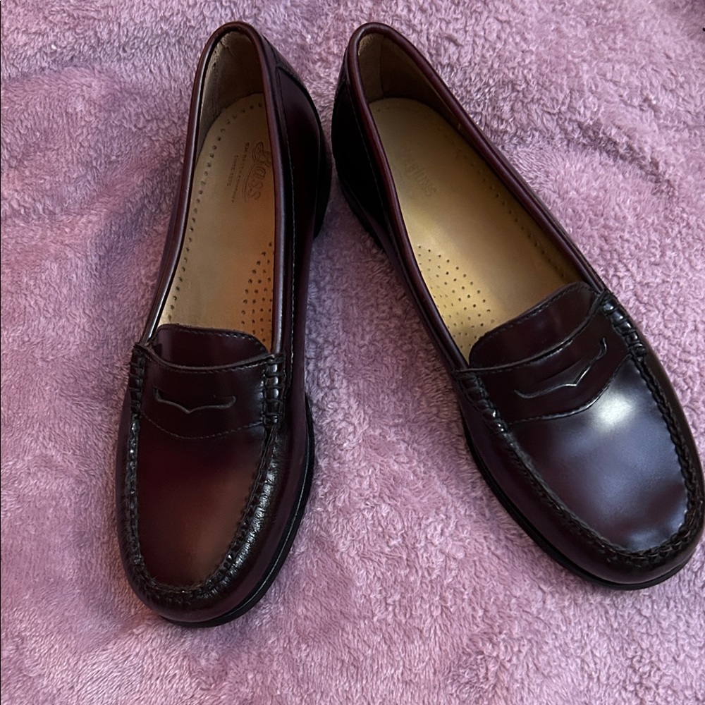 ORIGINAL WEEJUNS
NEVER WORN

G.H. Bass & Co. 
Deep Burgundy Loafers
